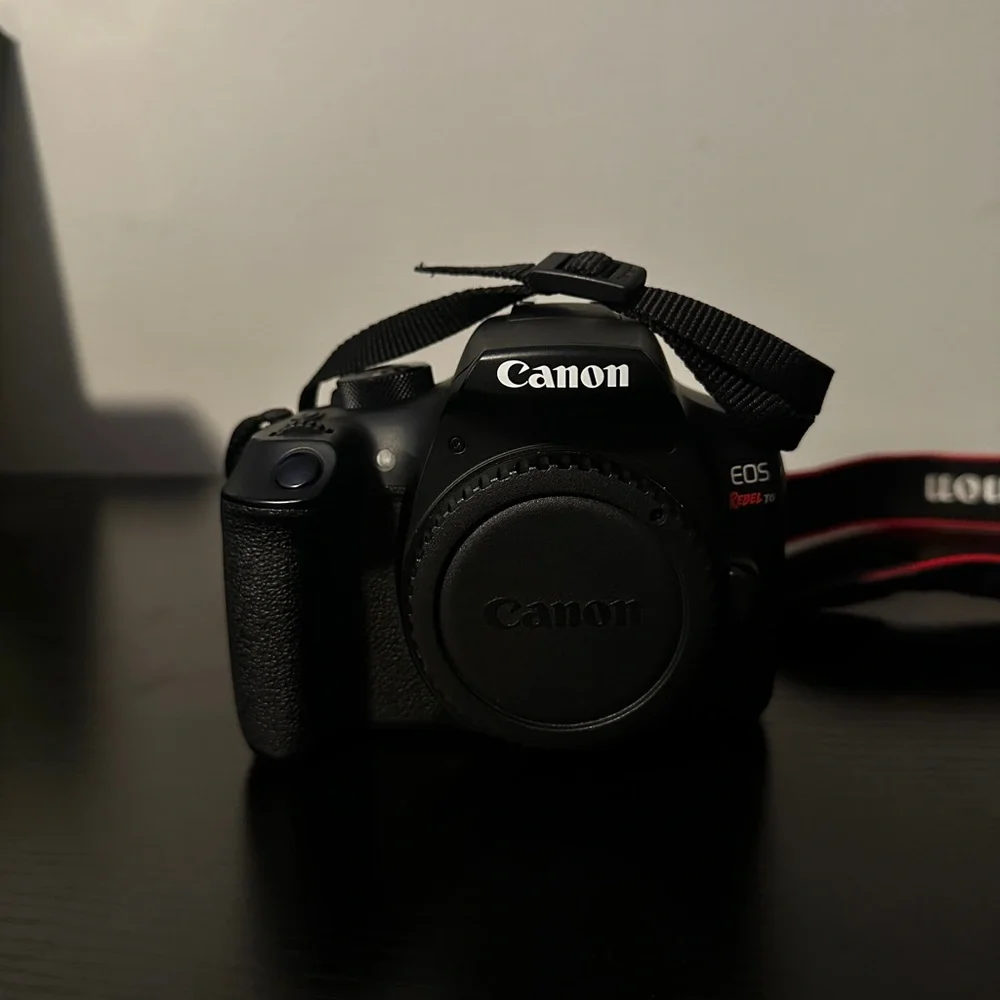 Canon EOS Rebel T6 w/ lenses (Great Condition)